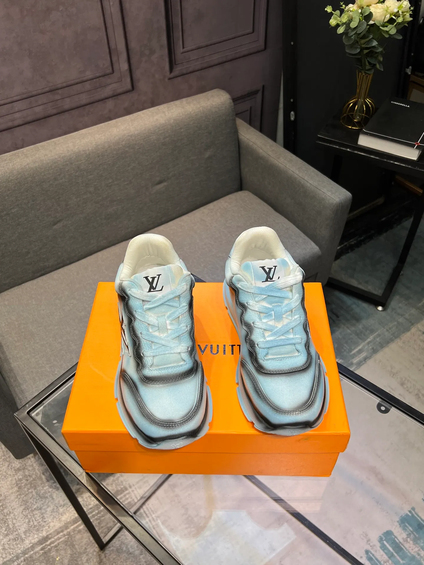 Men's shoes 💰760 LV | Louis Vuitton 2025𝐬𝐬 Spring and summer new styles, couples' models, men's models come out first. The counter focuses on the latest casual shoes. Hard goods are new🆕 ❥Purchase level! Full of high-end feel! A popular model among bloggers at home and abroad, it’s retro and fashionable and looks amazing on your feet! Wear a lot of happiness! Mainly recommended model on the official website★ ▪️Upper: Original custom-made imported calfskin fabric ▪️Inner lining: breathable gauze imported from Italy ▪️Outsole: rubber foam ➕tpu high-end outsole ▪️Shoe size: 36-44 (customized for 45 and 46)